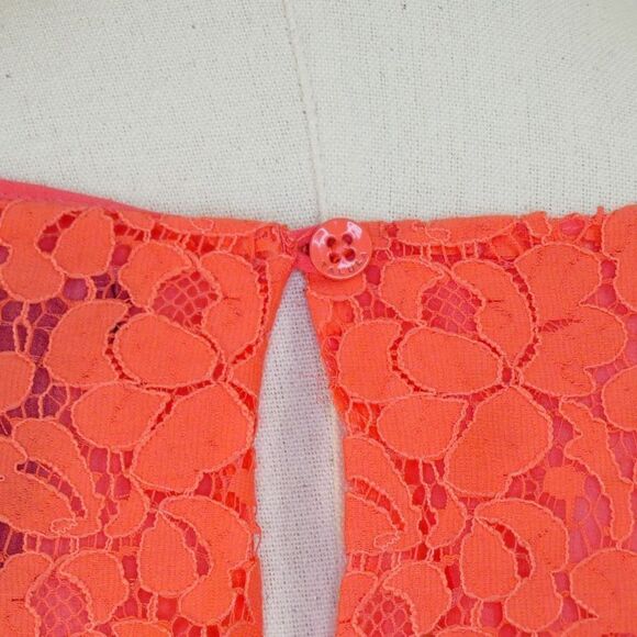 Aritzia Talula Short Sleeve Lace Top - Coral - Size Medium - Excellent Condition - Picture 12 of 16